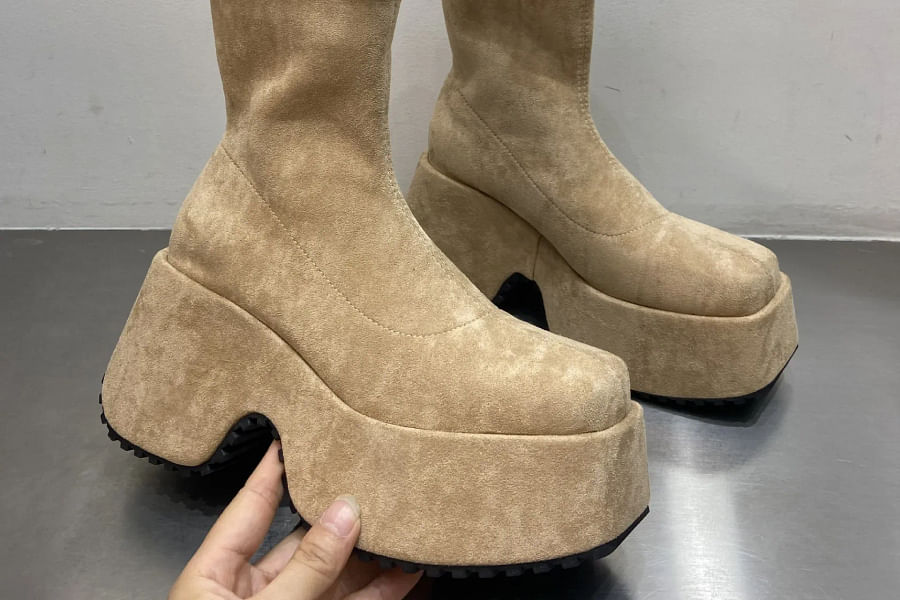 chunky boots women