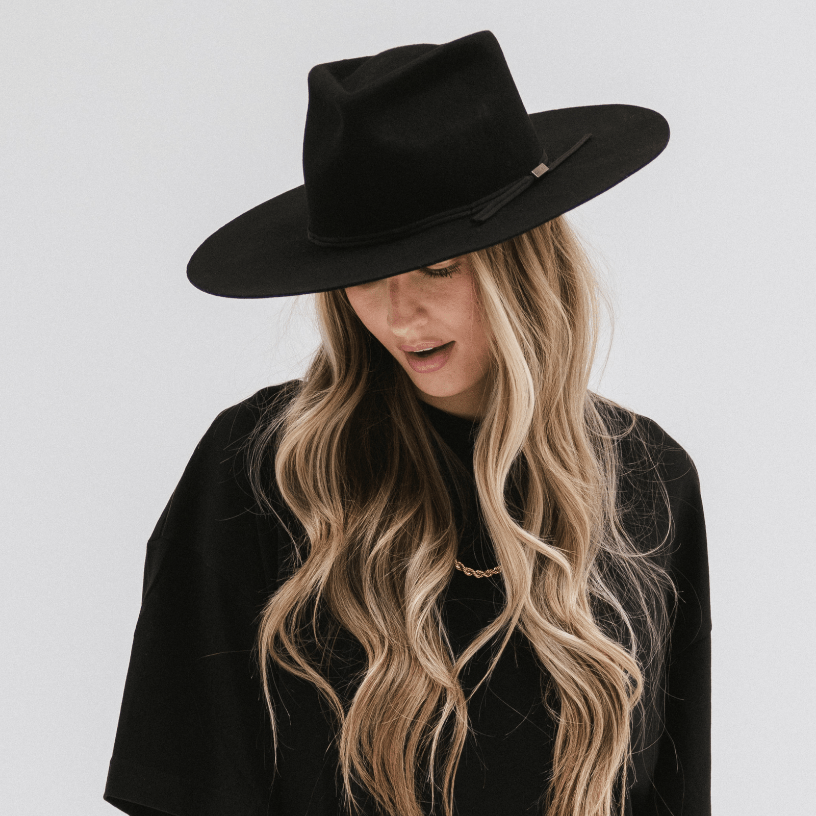 wide-brim hats women