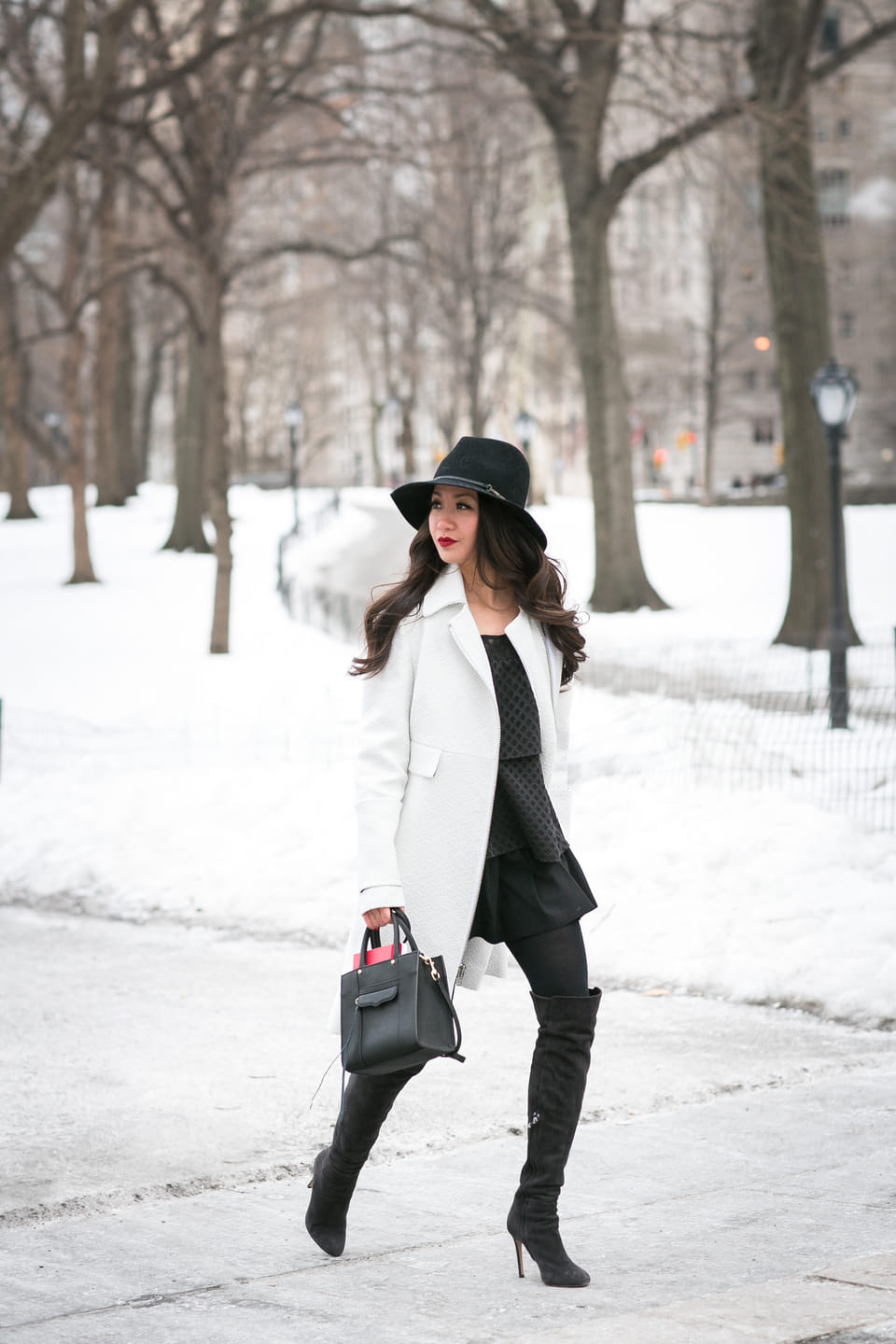 Surviving Winter in Style: Top Picks for Women's Winter Fashion
