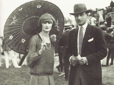 The Return of the Glamorous 1910 Women's Fashion