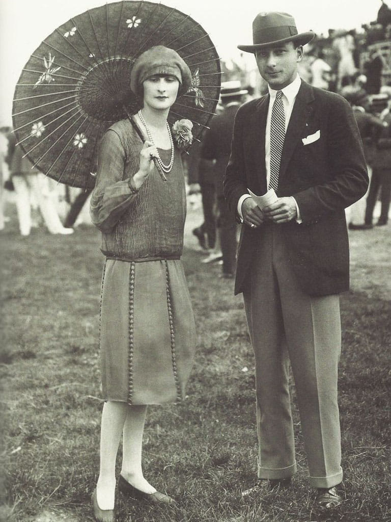 The Return of the Glamorous 1910 Women's Fashion